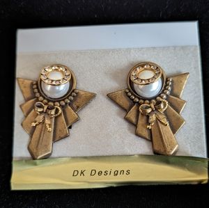 NWT Vintage Clip Angel Earrings with Gold Tone, Clear Stones and Pearls